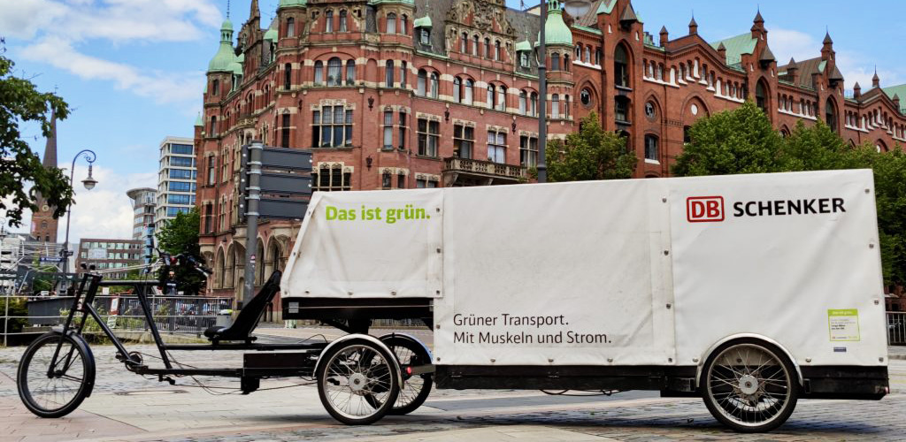 Megaliner cargo bike by Cargo Cycle in front of Speicherstadt Hamburg