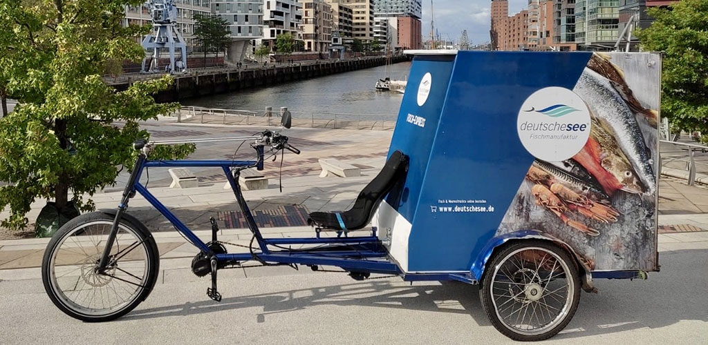 Nanuk cargo bike in front of Hamburg Hafencity